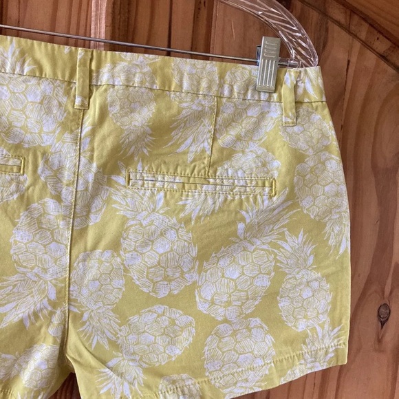Women's Old Navy yellow green with white pineapple print chino shorts size 8 - Picture 7 of 9
